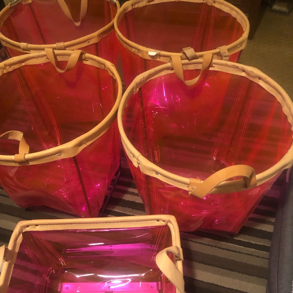 UFT....looking for other VS Pink stuff - Picture 1 of 2